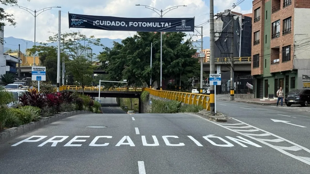¿Se embolatan las fotomultas en Medellín? El análisis de la Alcaldía y de expertos sobre la investigación de presuntas irregularidades en comparendos