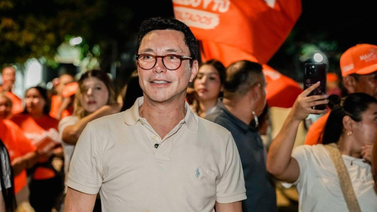 El candidato Carlos Caicedo se reunió con jóvenes de Barranquilla para presentar la propuesta bajo la cual daría apoyo económico a estudiantes