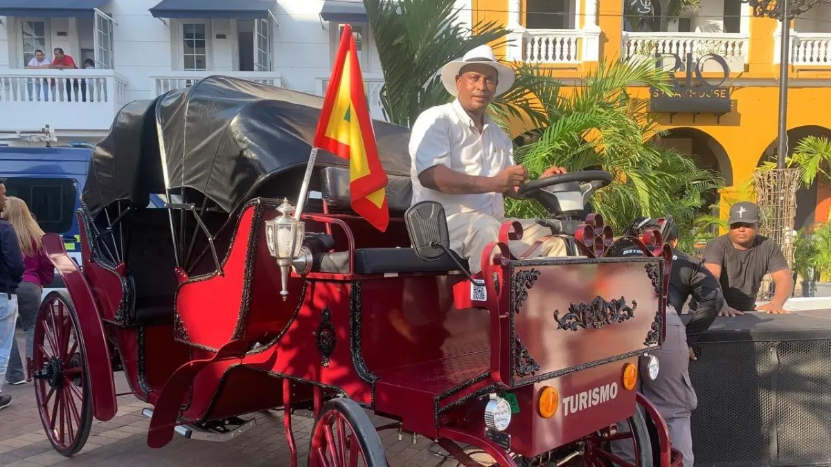 Coches eléctricos de Cartagena ahora cuentan con pago por datáfono y rastreo GPS en tiempo real: tecnología y mayor seguridad para locales y viajeros