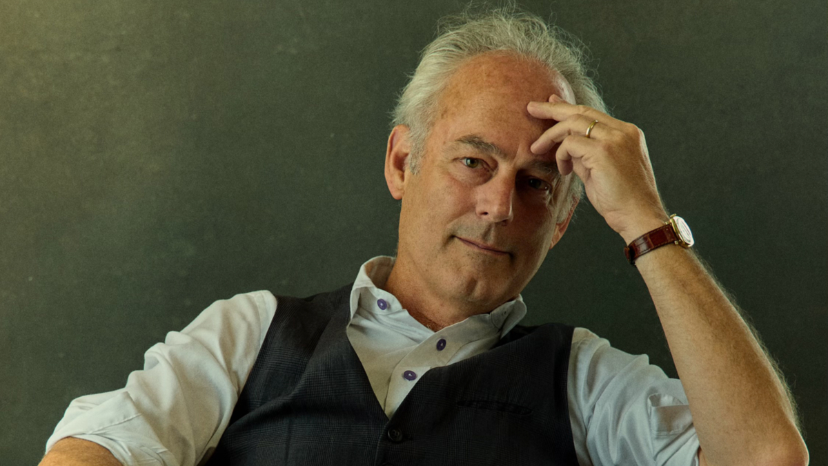 Amor Towles y su romance infinito con Nueva York, los escritores rusos y su encuentro literario con García Márquez