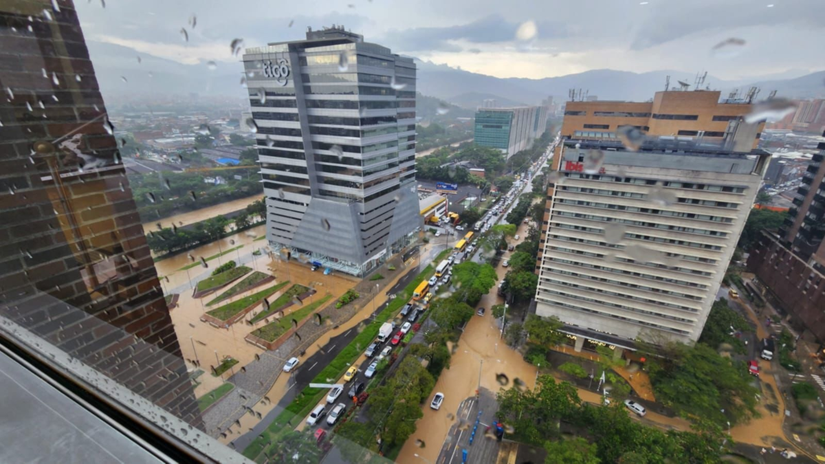 Las causas de las graves inundaciones por fuertes lluvias en Medellín: autoridades aseguran que el río no se desbordó