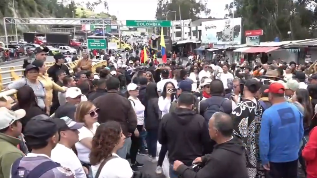 Transportistas de Ecuador y Colombia protestan en la frontera y exigen la eliminación de los aranceles del 30 %: 'Estamos enormemente afectados'