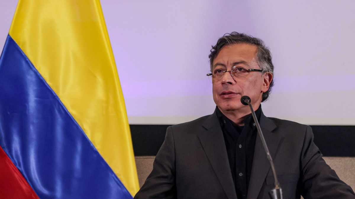 ¿Por qué el presidente Gustavo Petro rechaza los ataques contra Irán y esquiva la represión del régimen y otros conflictos?