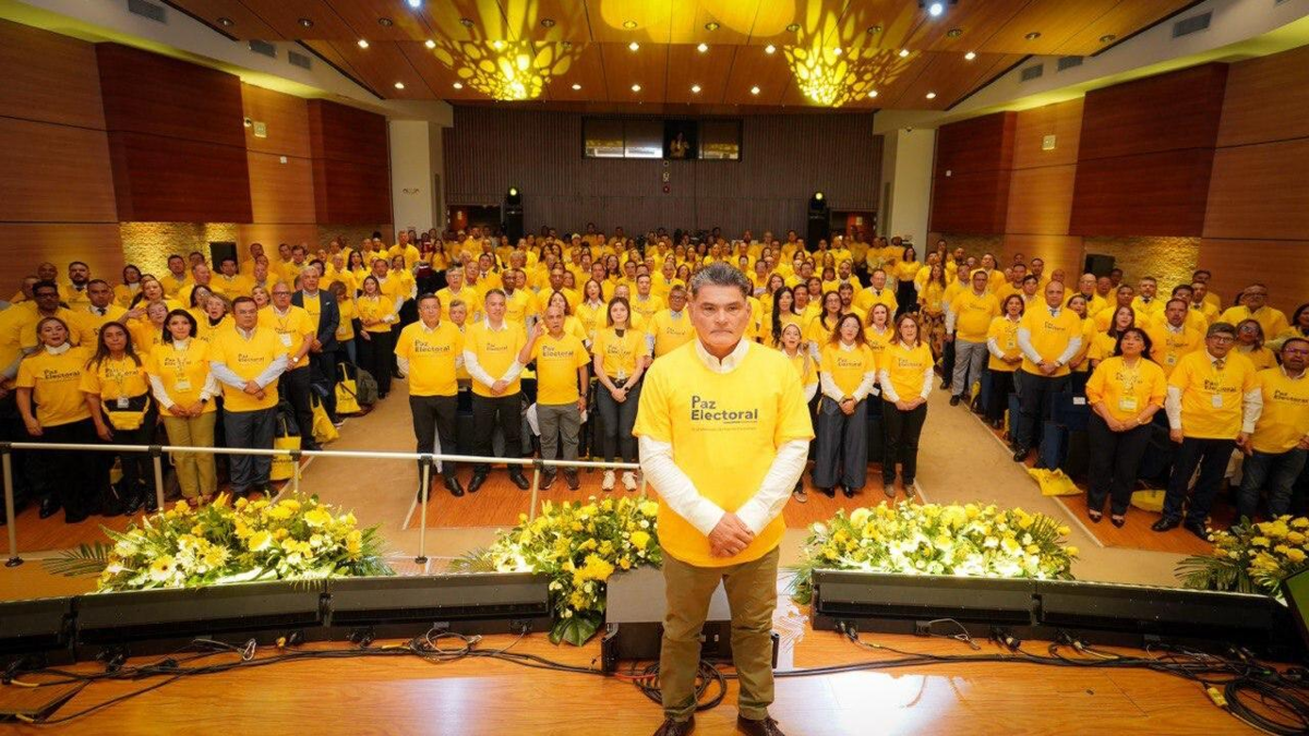 Procurador Eljach pide neutralidad a funcionarios y remite posibles faltas de intervención en política de Gustavo Petro a Comisión de Acusaciones