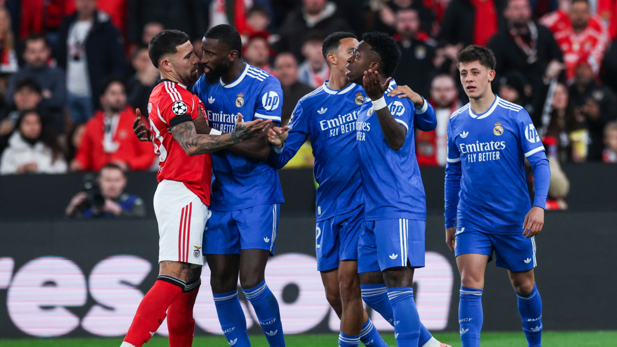 Exárbitro le 'canta la tabla' a Vinícius tras supuesto escándalo de racismo: 'Humilla y genera violencia este humano provocador serial'