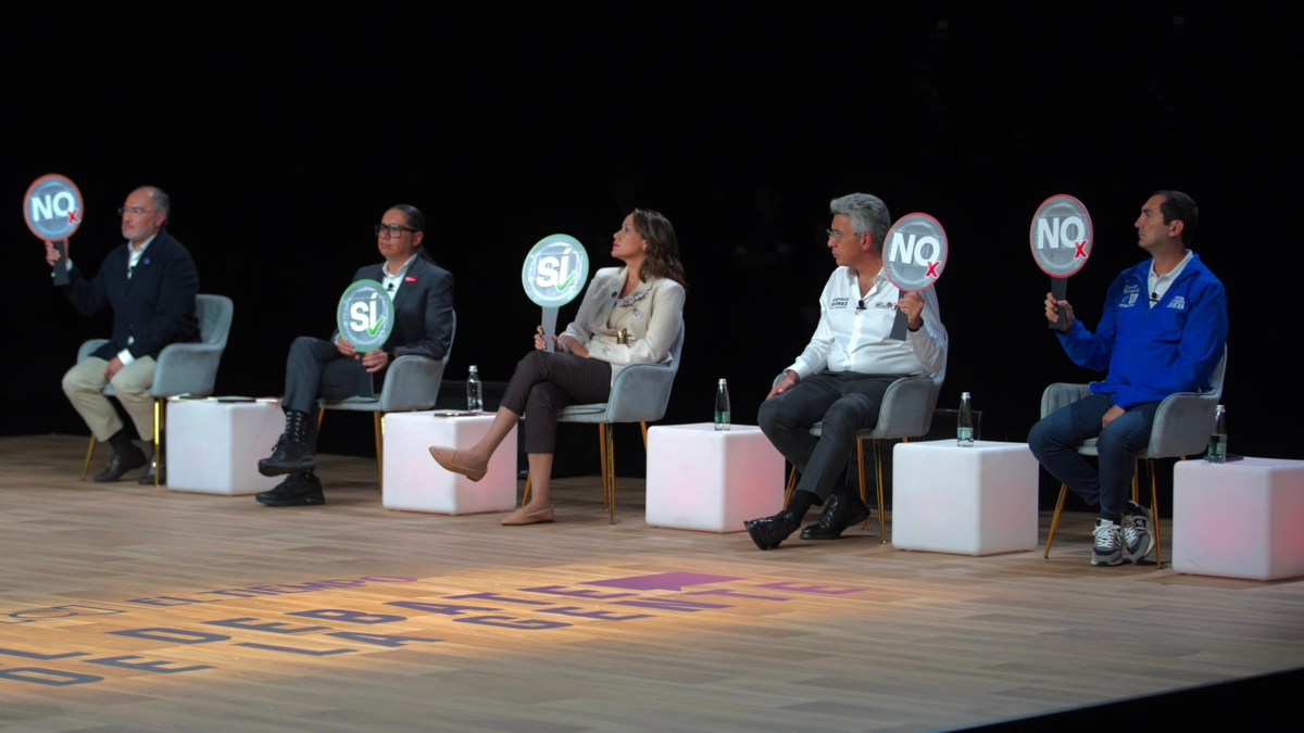 Preguntas cortas en el 'Debate de la gente': ¿qué opinan los canditados al senado sobre bajarle el sueldo a los congresistas, la marihuana y más?