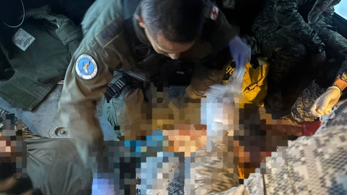 Terror desde el aire: evacúan a dos soldados tras ataque con dron en Tarazá, mientras la amenaza de explosivos azota a Antioquia