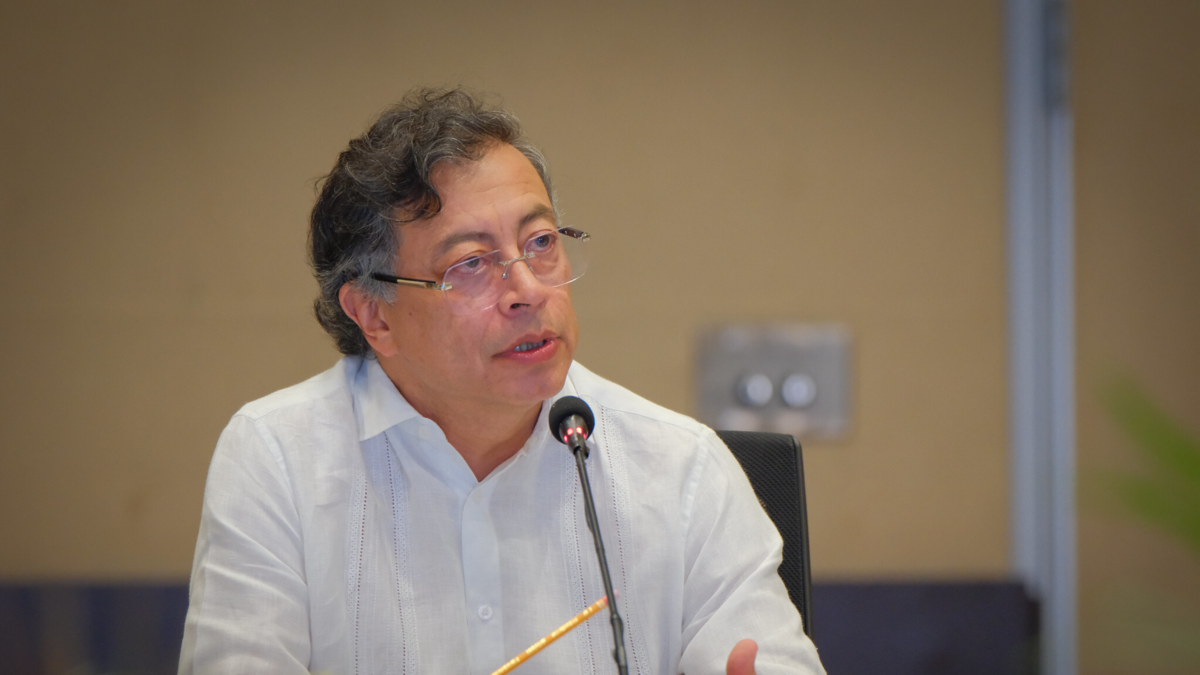 Presidente Gustavo Petro se pronunció sobre el accidente del avión C-130 Hércules de la Fuerza Aérea: 'Compraron una chatarra y se cayó'