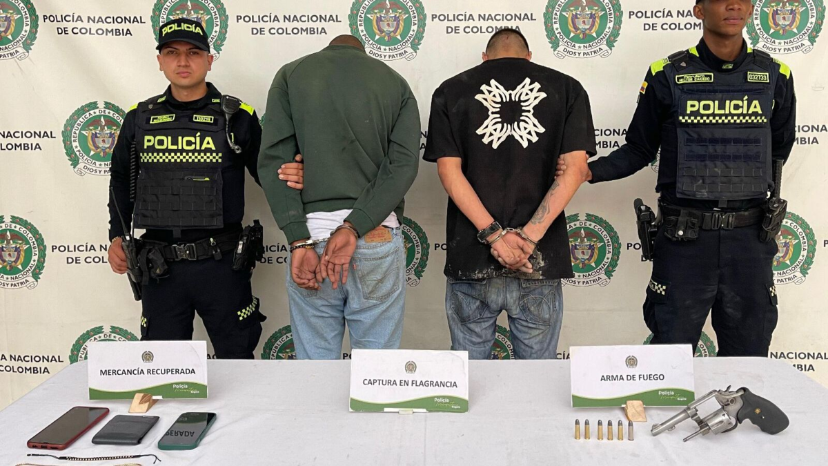 Dos hombres fueron capturados en Puente Aranda tras robar a varios ciudadanos con arma de fuego: tenían antecedentes por hurto
