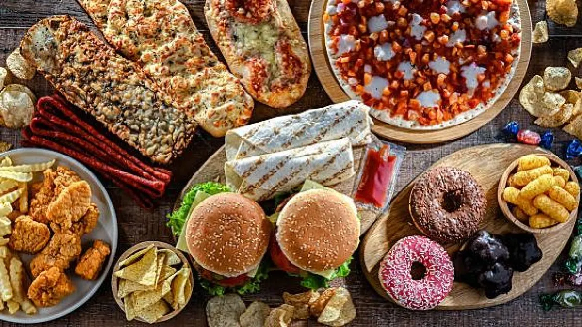 La dieta occidentalizada es ‘tóxica’ para el organismo: este patrón dietético afecta la microbiota intestinal