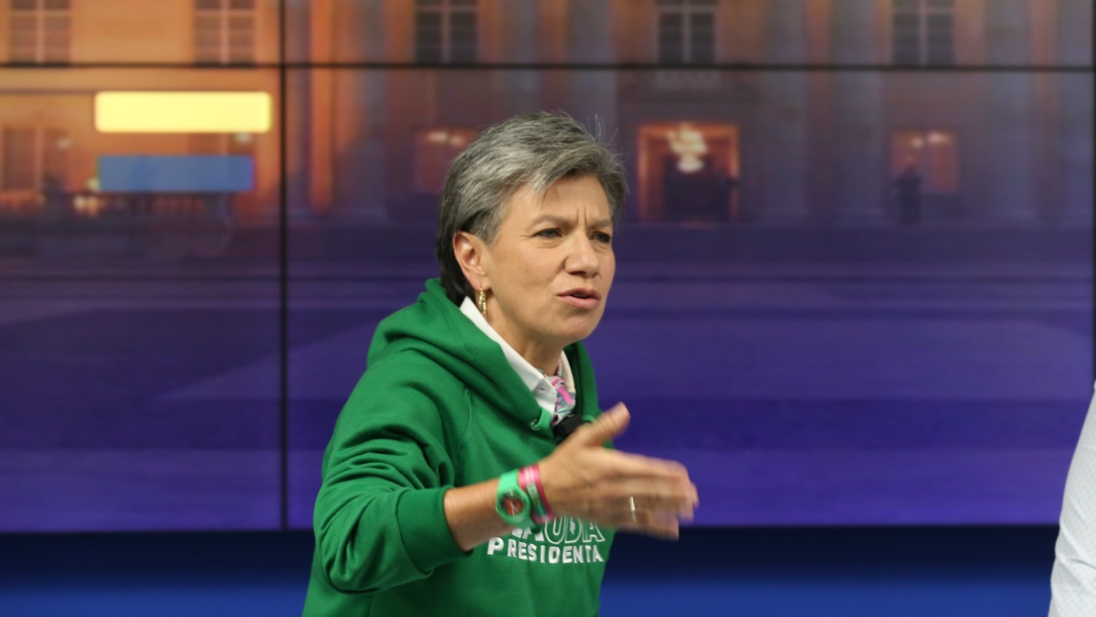 Claudia López: 'La gran competencia de esta elección no es con Sergio Fajardo sino con el uribismo y el petrismo'