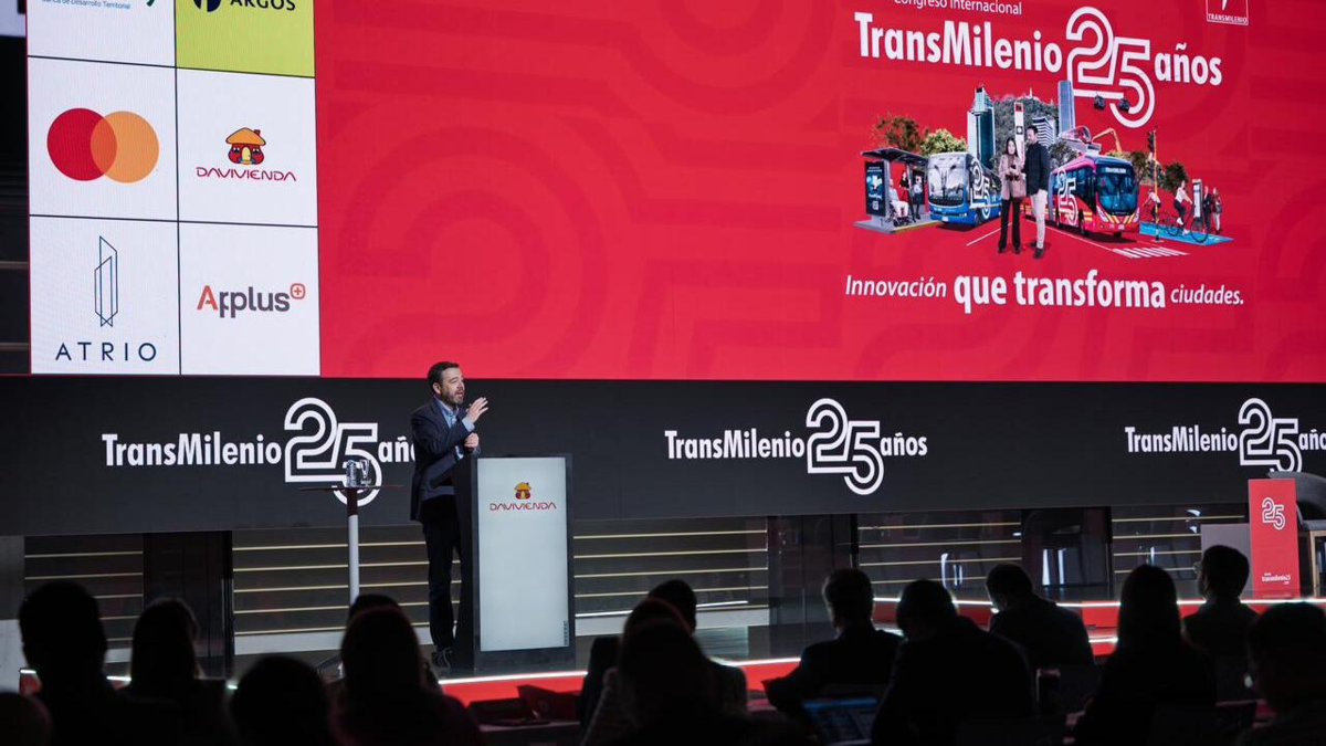 El papel de TransMilenio en una próxima era de metro y otros sistemas: esto dicen representantes de Madrid y Buenos Aires desde su experiencia