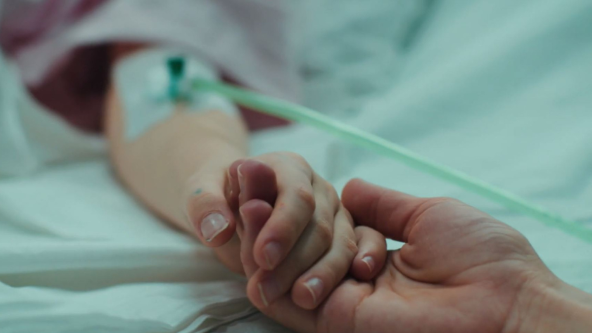 La fiesta infantil que se convirtió en trágica celebración de cumpleaños en Valle: bebé de 21 meses, crítico por quemaduras porque un globo se prendió