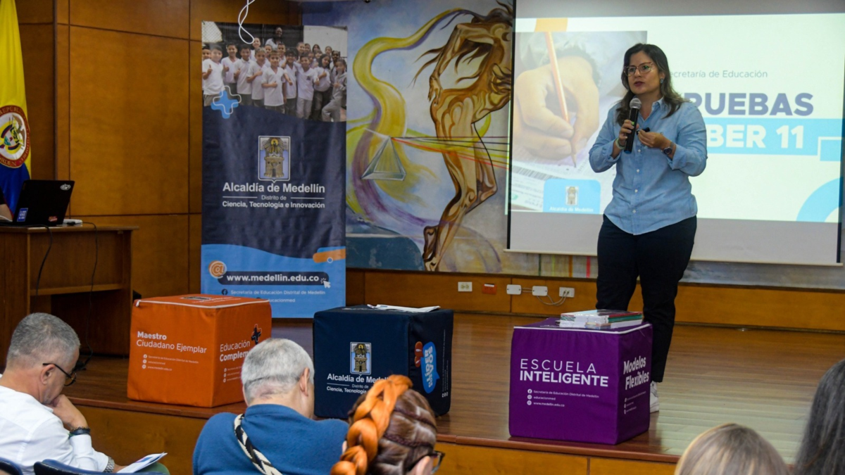 La estrategia de Medellín para fortalecer la ruta hacia la educación superior y preparar a los alumnos para las Pruebas Saber 11