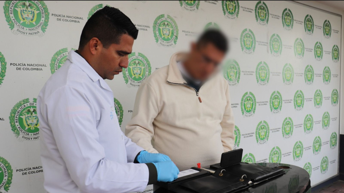 La investigación que destapó 62 fraudes con tarjetas y llevó a la captura de alias El Ilusionista en Bogotá