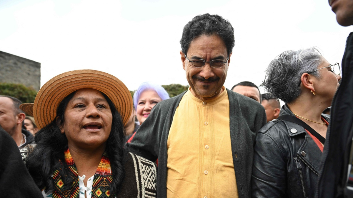 Ocho exministros se adhieren a la fórmula presidencial de izquierda de Iván Cepeda y Aida Quilcué