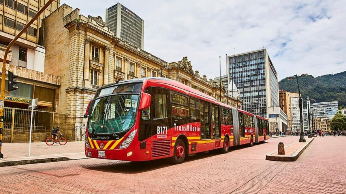 TransMilenio rechaza las campañas políticas dentro del sistema: 'Pueden generar conflictos entre nuestros usuarios'