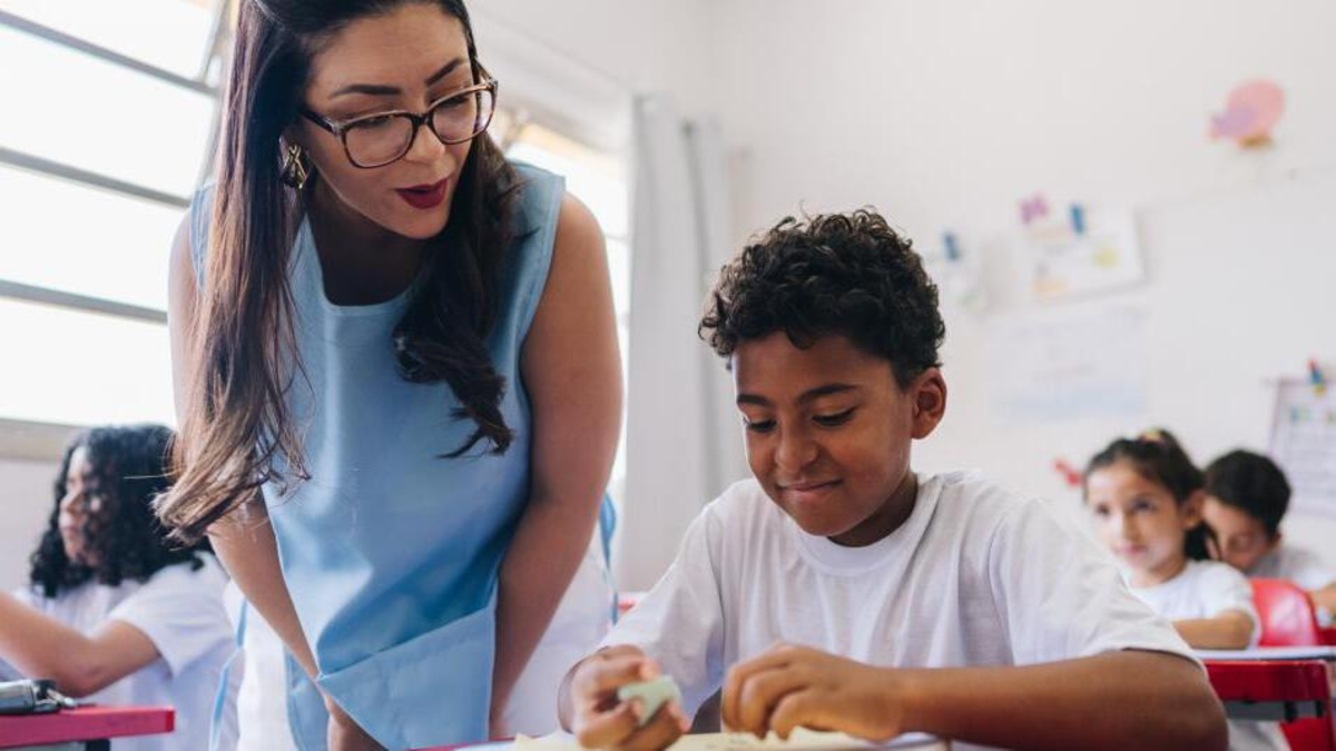 Estos son los nuevos salarios de profesores de colegios y universidades públicas del país: Gobierno anunció nueva bonificación