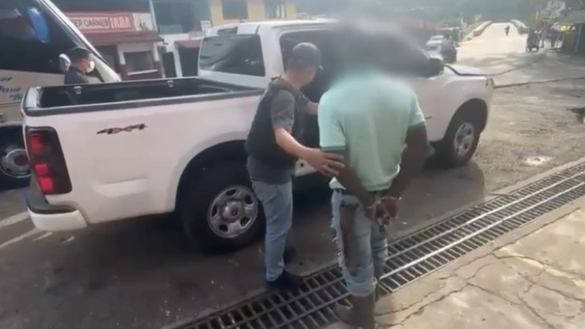 Extorsiones de hasta $ 2.500 millones: este es el historial criminal de alias el Negro Isaías que termina con su captura en zona rural de Quinchía