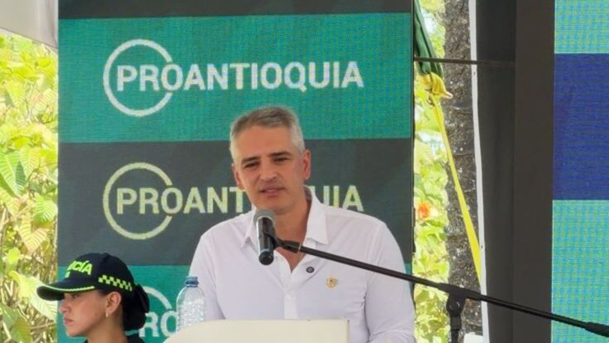 Gobernador Andrés Julián Rendón reacciona en Asamblea de Proantioquia a comentarios sobre su departamento: 'Antioquia se defiende'