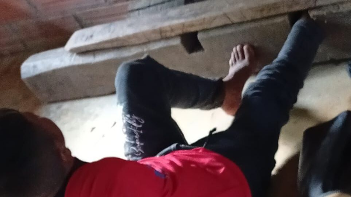 Levantan el cepo a un indígena que es padre de familia y a quien un resguardo de Antioquia le había impuesto el castigo por reabrir un salón de clases