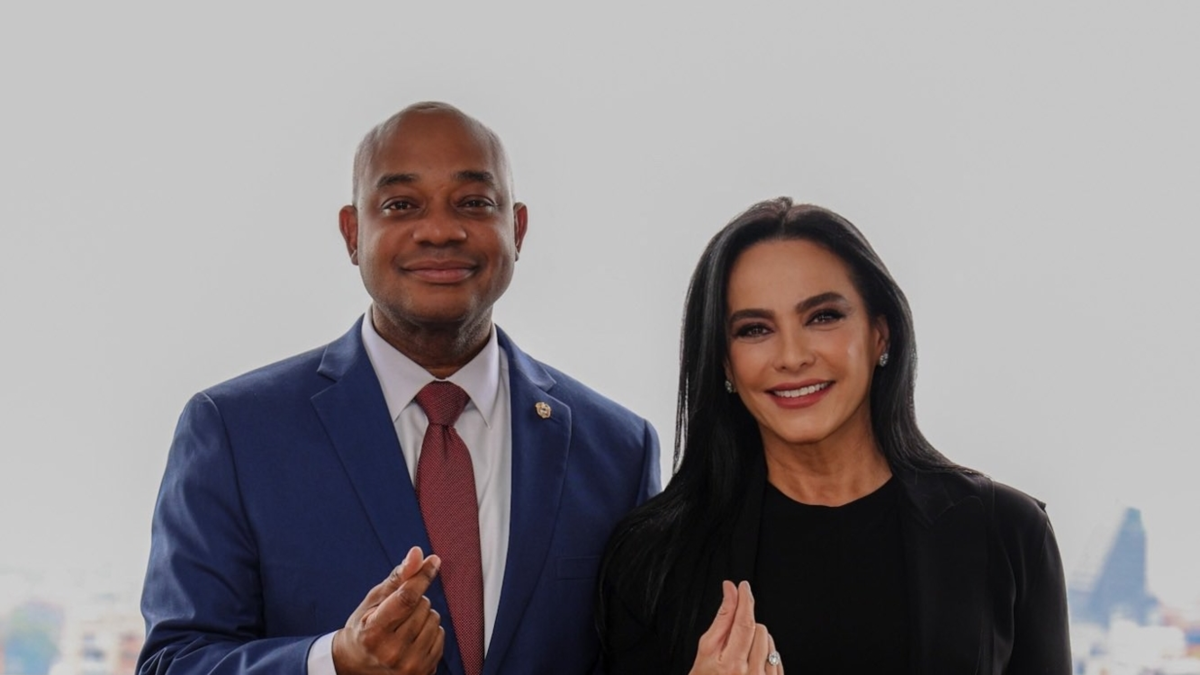 Luz María Zapata: 'El centro todavía está buscando a un líder, a una pareja que gobierne a Colombia'