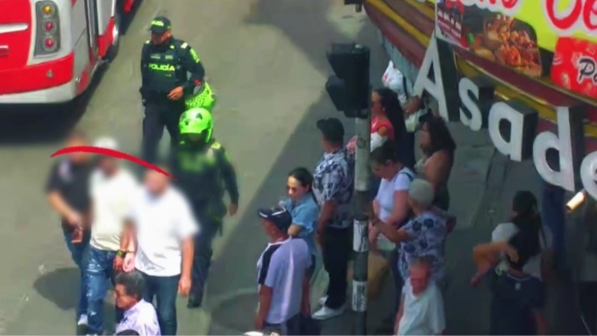 En video | Así operaban los falsos agentes de Policía que usaban engaños para robar en el centro de Medellín