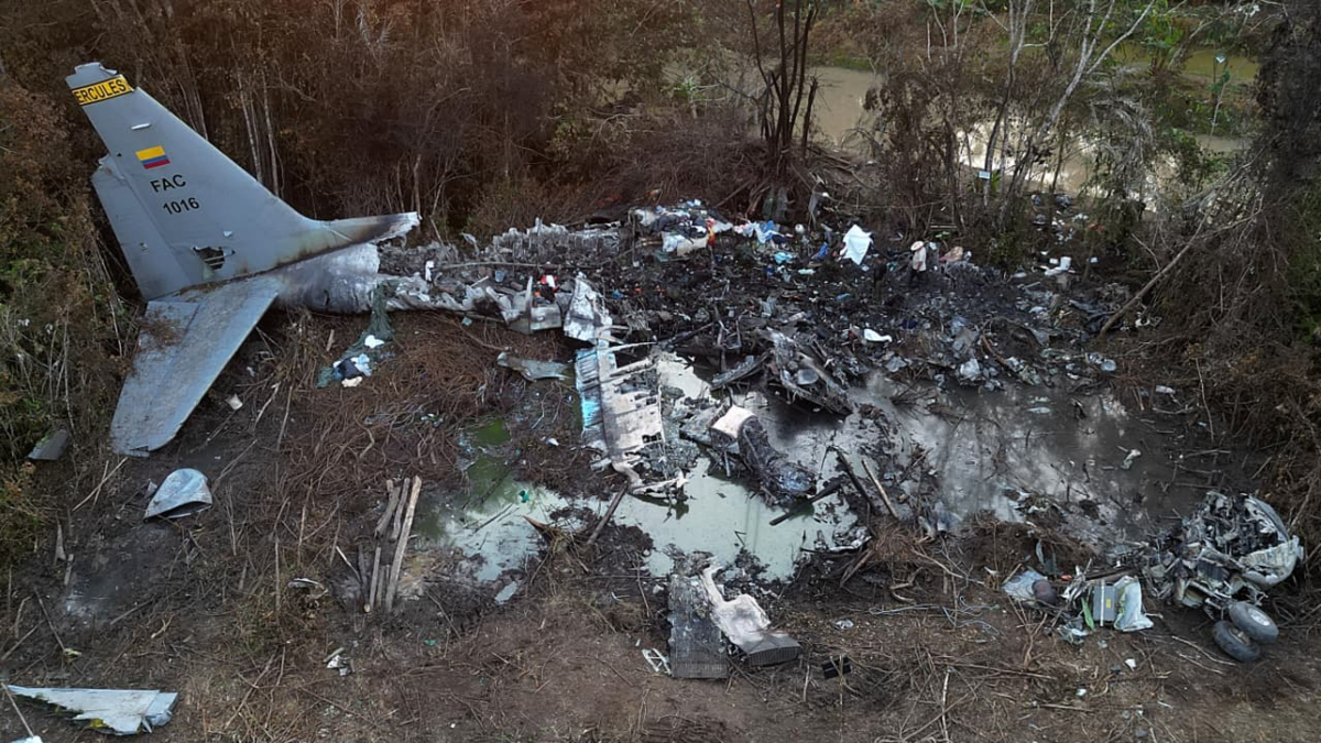 Impactantes imágenes muestran cómo quedó avión C-130 Hércules de la Fuerza Aérea que se accidentó en Putumayo y dejó 69 muertos