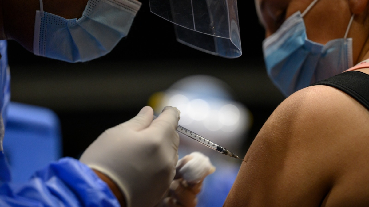 Bogotá restringe vacunación gratuita contra sarampión y prioriza a viajeros ante escasez de dosis