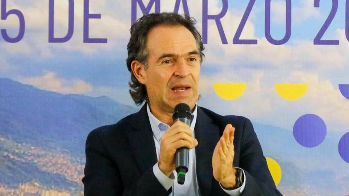 Emergencia por riesgo químico en clínica oftalmológica de Medellín obligó la evacuación de 80 personas: alcalde Federico Gutiérrez entregó detalles