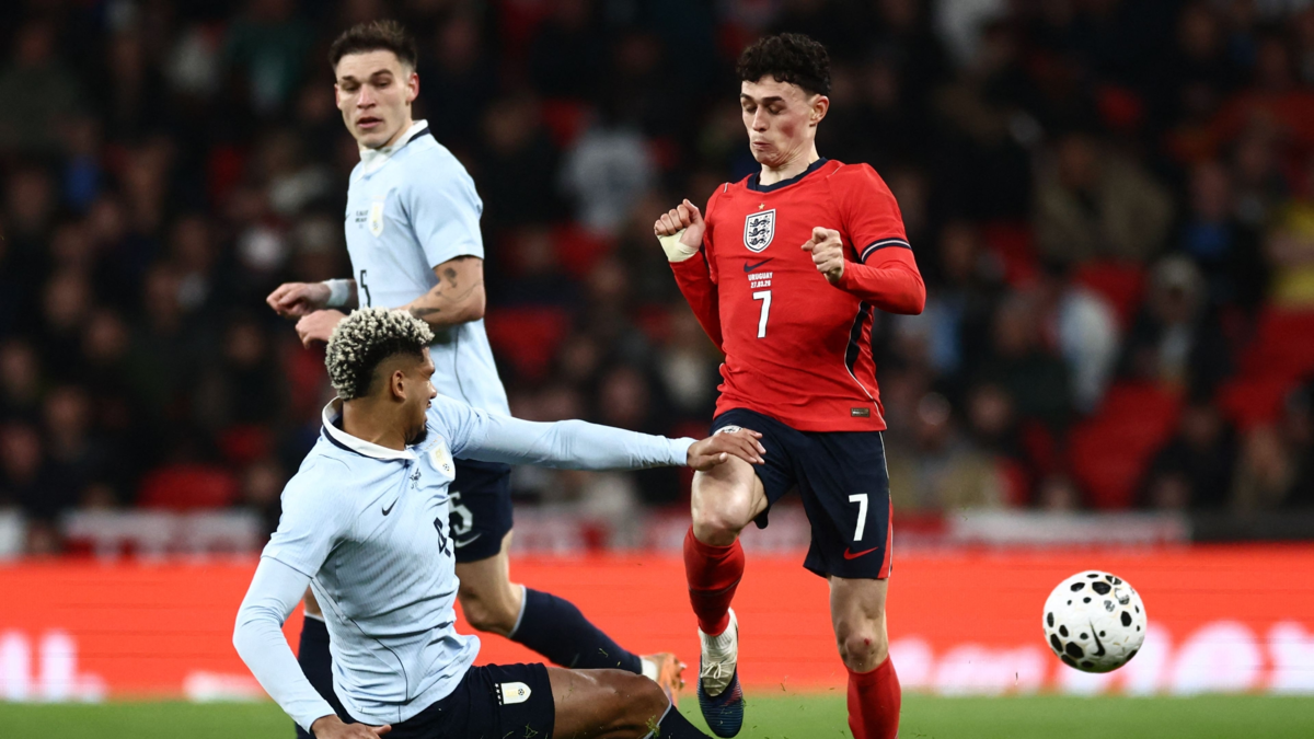 Video | Una estrella en riesgo para el Mundial: violenta lesión de Foden, figura de Inglaterra, en partido contra Uruguay