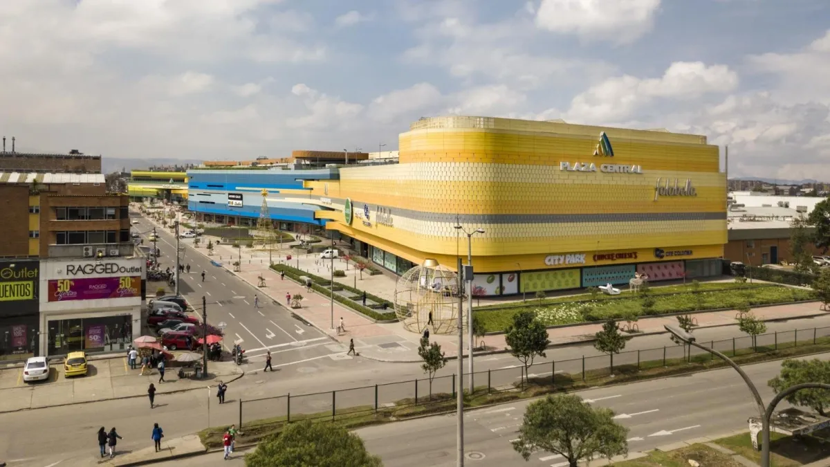 Cencosud acelera su expansión regional con la compra del 51 % de Plaza Central en Colombia; ¿qué sigue ahora?