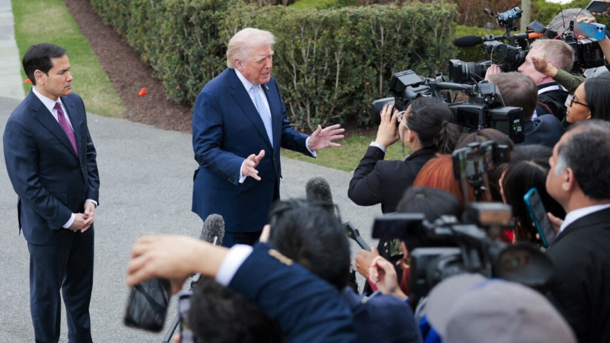 Trump asegura que derribos en Irán de aviones de Estados Unidos no frenarán diálogos