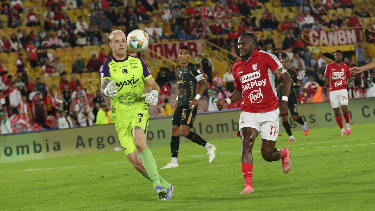 Santa Fe perdió con Llaneros en El Campín y quedó al borde de la eliminación