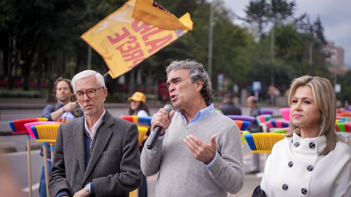 Sergio Fajardo busca reunir firmas para defender la Constitución de 1991 e impedir la Constituyente del progresismo