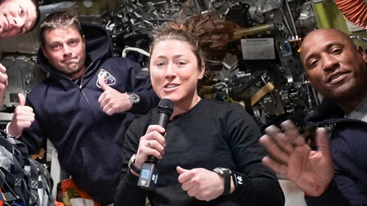 Luego del éxito de Artemis II, la Nasa recurre a los millonarios Elon Musk y Jeff Bezos para alunizar