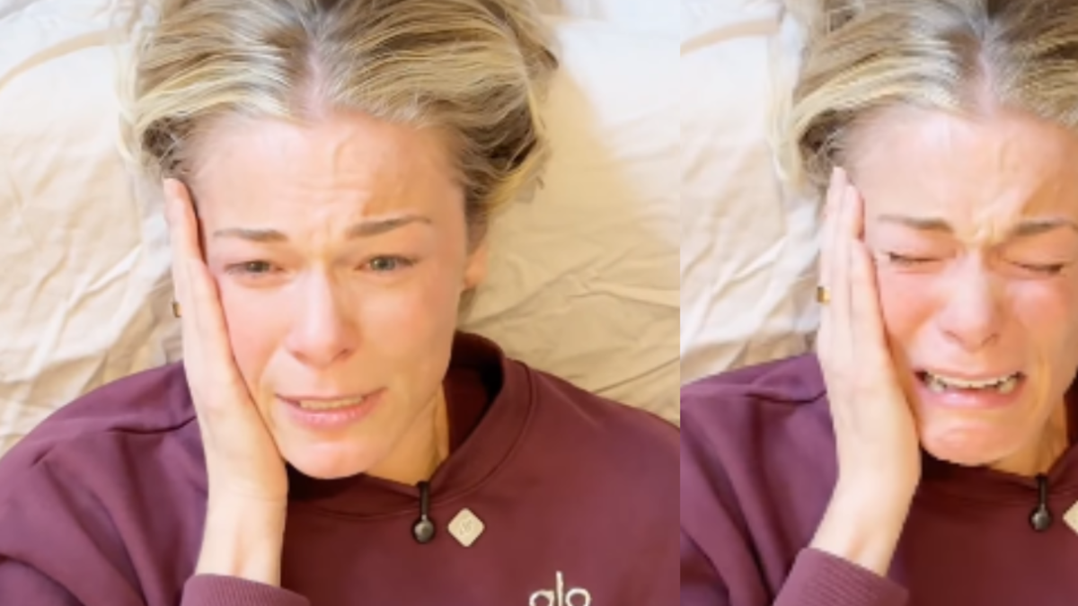 El impresionante video de una actriz sometiéndose a un tratamiento de mandíbula para aliviar la tensión por estrés