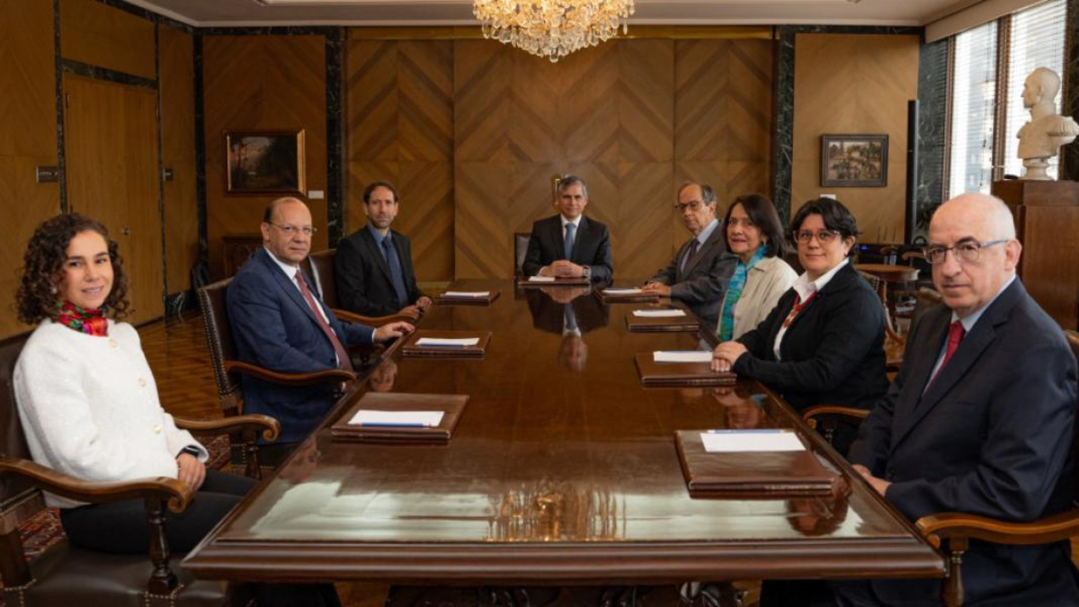 Expertos prevén nuevos aumentos de tasas en Colombia y advierten presiones por inflación y factores externos