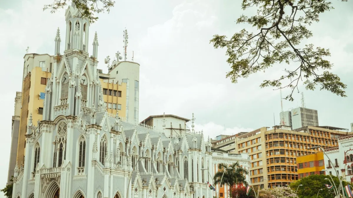 Un hombre irrumpió en la emblemática iglesia La Ermita de Cali donde destruyó imágenes religiosas: 'Soy el 666', había dicho al momento de la captura