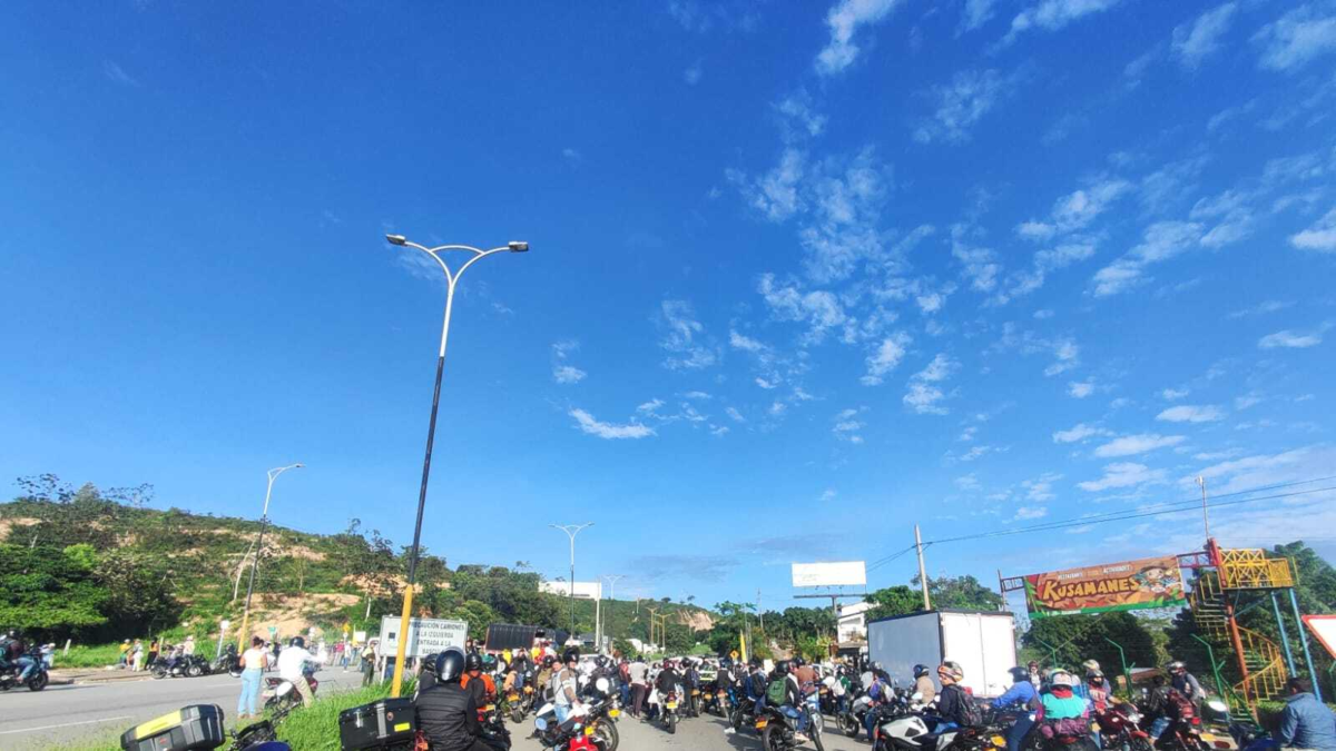 Habilitan con paso intermitente por 30 minutos vía hacia el aeropuerto Palonegro, en Lebrija: en la mañana se han visto afectados 13 vuelos