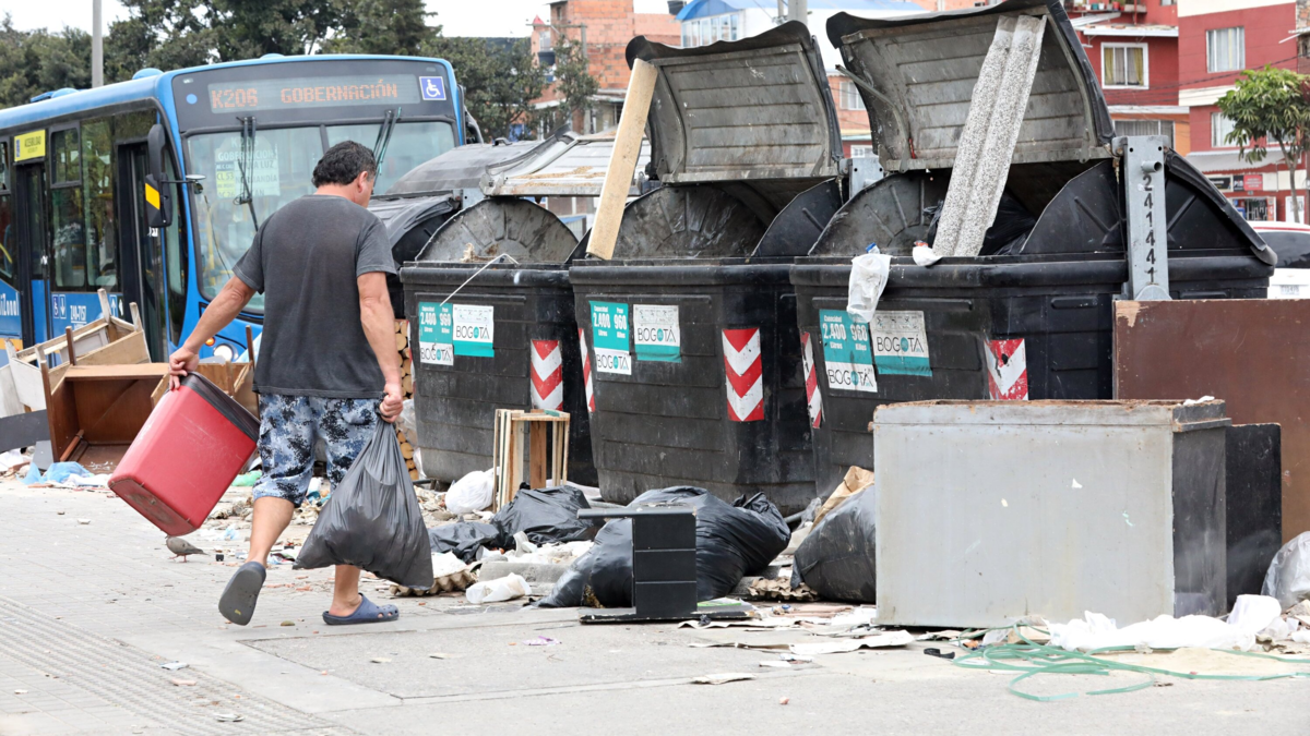 Basuras, un problema que no cede en Bogotá: todavía existen 476 focos críticos