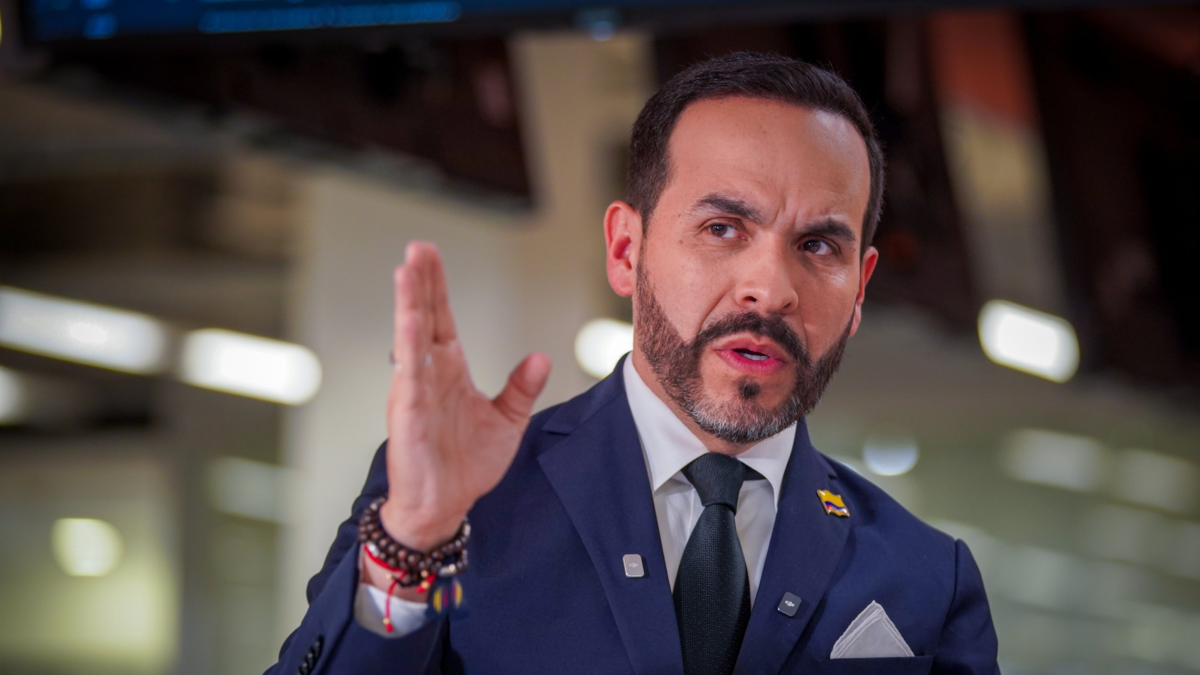 En carta, Abelardo de la Espriella pide a medios fijar reglas de debates presidenciales: 'Cepeda quiere un espectáculo controlado'