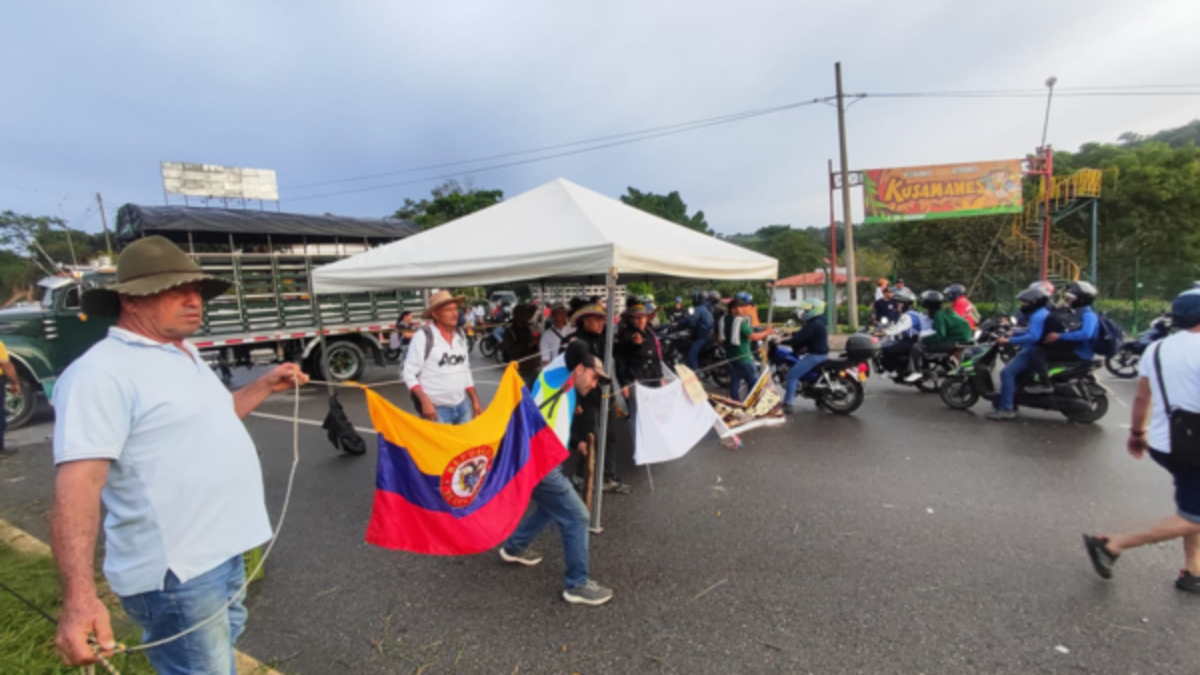 “Crisis por bloqueos pone en riesgo la economía y el abastecimiento nacional”: advertencia del Consejo Gremial