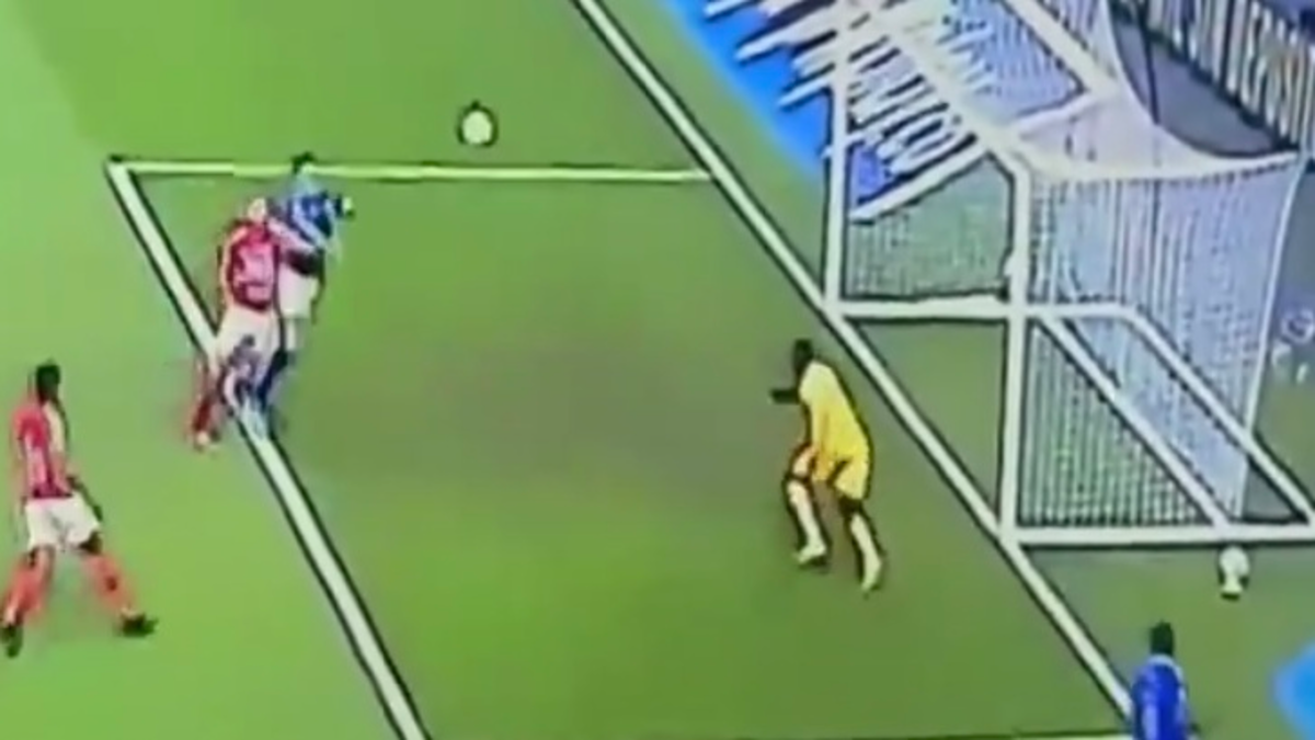 En video, la gran polémica del clásico: la acción que Falcao y todo Millonarios reclamaron como penalti de Santa Fe, ¿fue o no fue?