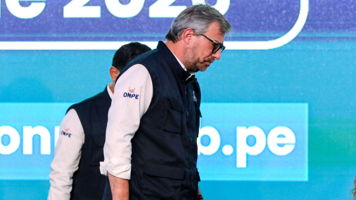 Denuncian penalmente al jefe de la Oficina Nacional de Procesos Electorales de Perú y otros tres funcionarios por caos electoral: uno ya fue detenido