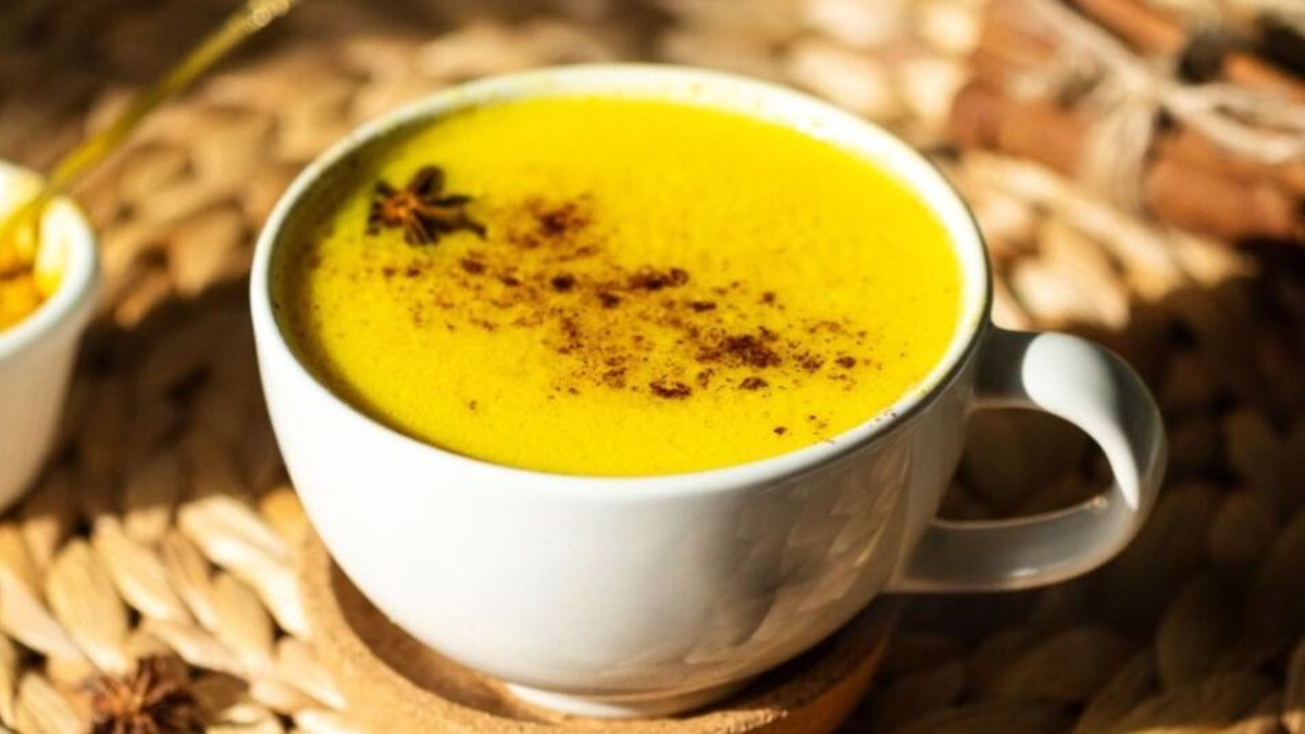 Leche dorada en ayunas: beneficios, efectos en el cuerpo y qué ocurre al consumirla cada mañana