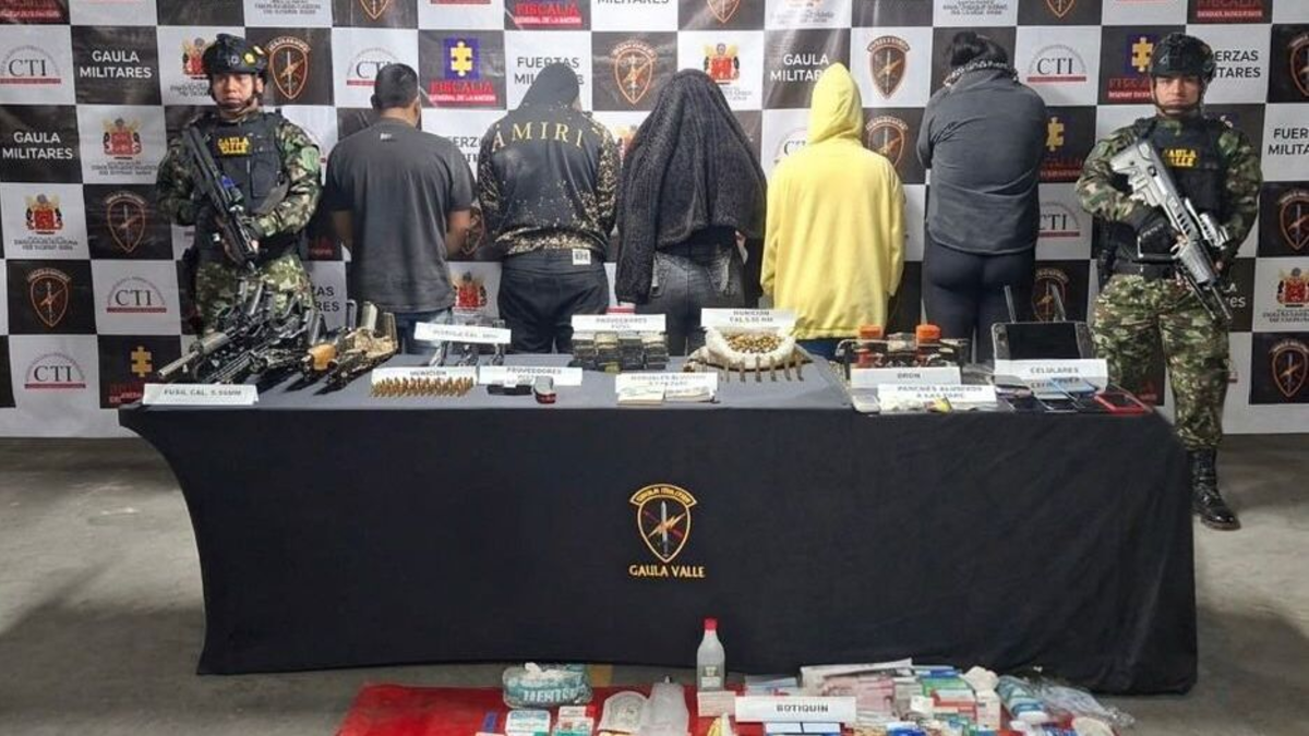 Dron con granadas, fusiles y 588 cartuchos: el sofisticado arsenal incautado a las disidencias que sembraron el terror en el Valle del Cauca