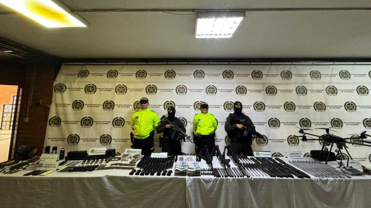 FBI y Alcaldía de Medellín desmantelaron una armería que suministraba al frente 36 de las disidencias y al 'clan del Golfo' desde la ciudad