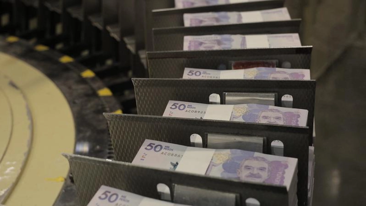 Gobierno Petro reduce deuda externa, pero aumenta la interna según análisis