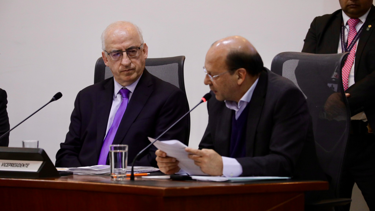 Leonardo Villar responde a críticas en el Senado y Gobierno plantea volver a la Junta del Banco de la República